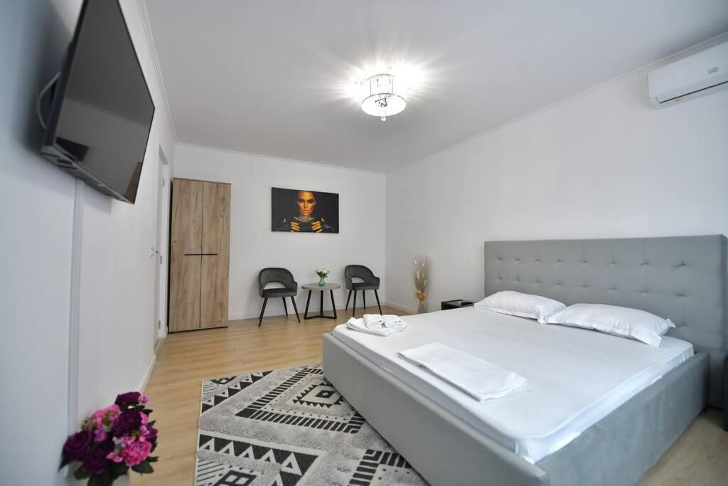 Luxury Studio / M Romancierilor Boekarest Buitenkant foto