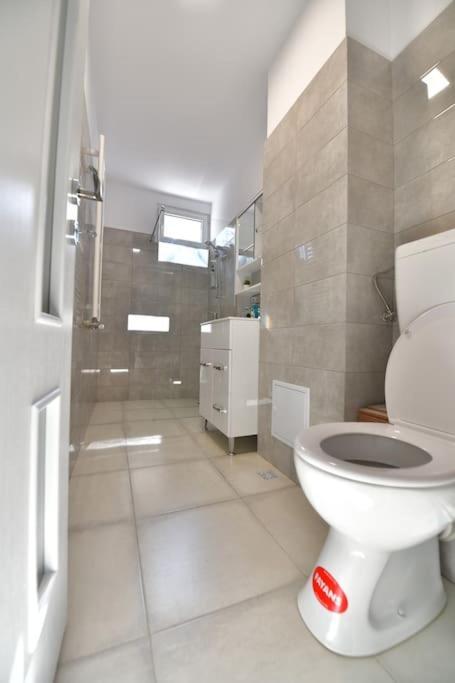 Luxury Studio / M Romancierilor Boekarest Buitenkant foto