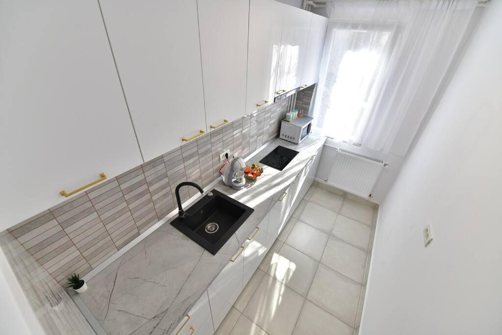 Luxury Studio / M Romancierilor Boekarest Buitenkant foto