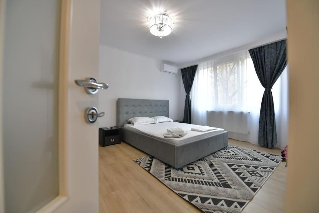 Luxury Studio / M Romancierilor Boekarest Buitenkant foto