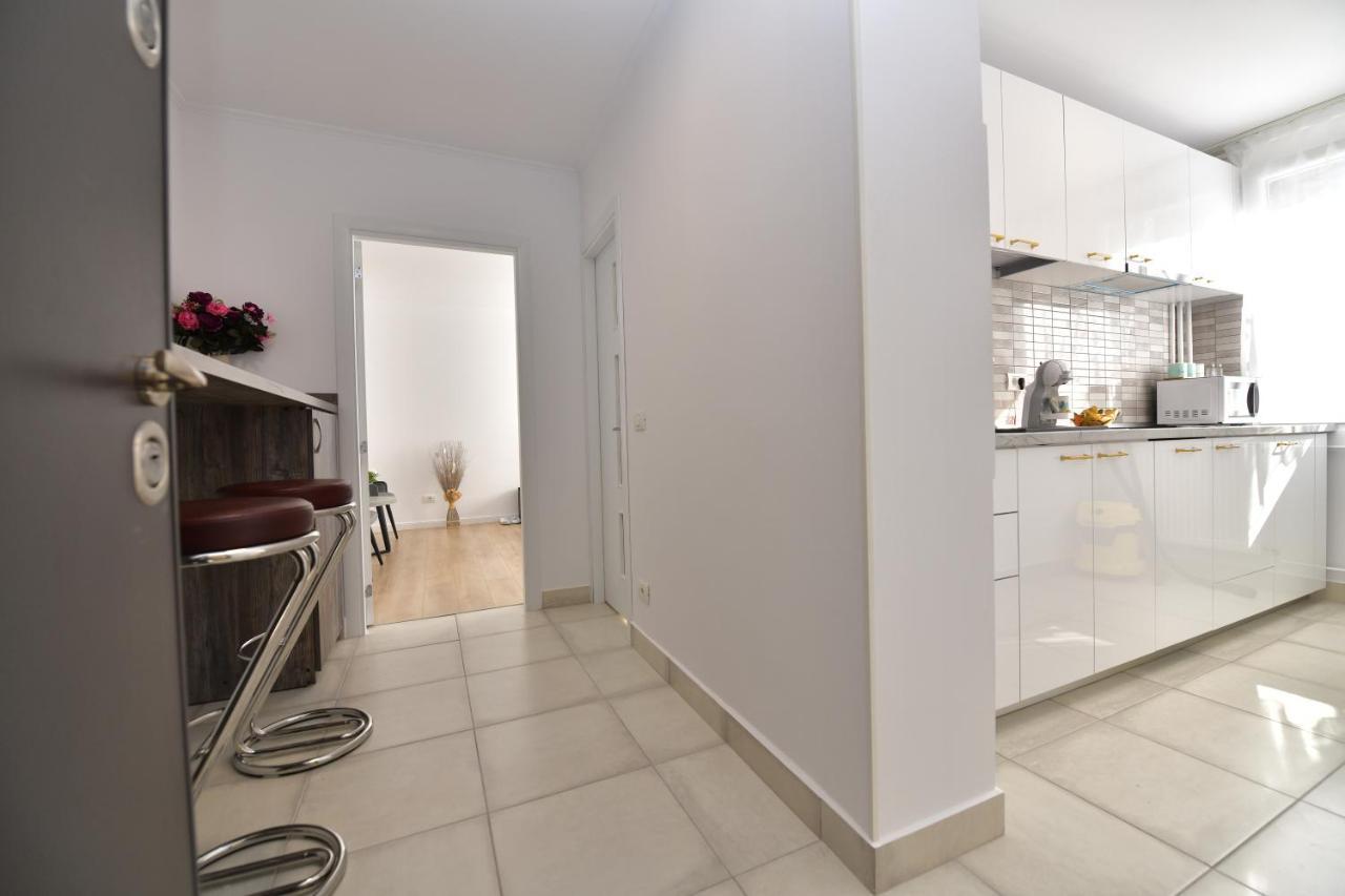 Luxury Studio / M Romancierilor Boekarest Buitenkant foto