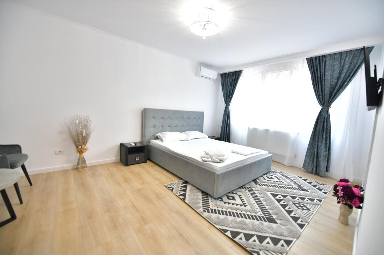 Luxury Studio / M Romancierilor Boekarest Buitenkant foto